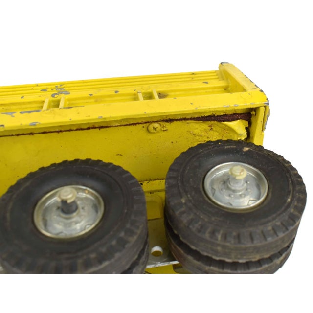 Vintage 1950's Yellow Smith Miller M.I.C Hydraulic Dump Truck Toy Model Figurine Usa For Sale - Image 11 of 13