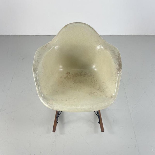 RAR Rocking Chair in Parchment Fibreglass by Charles and Ray Eames for Herman Miller, 1950s For Sale - Image 3 of 11