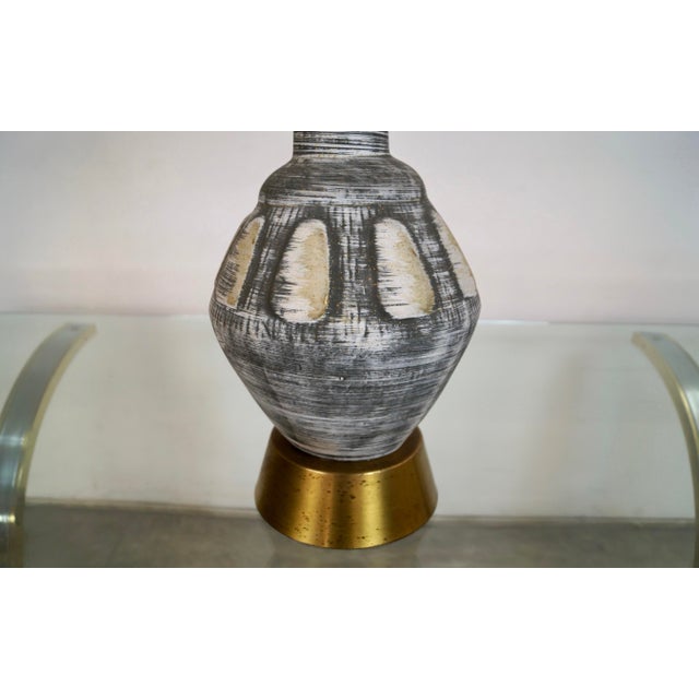 1960’s Mid-Century Modern Brutalist Ceramic & Brass Table Lamp For Sale In Los Angeles - Image 6 of 12