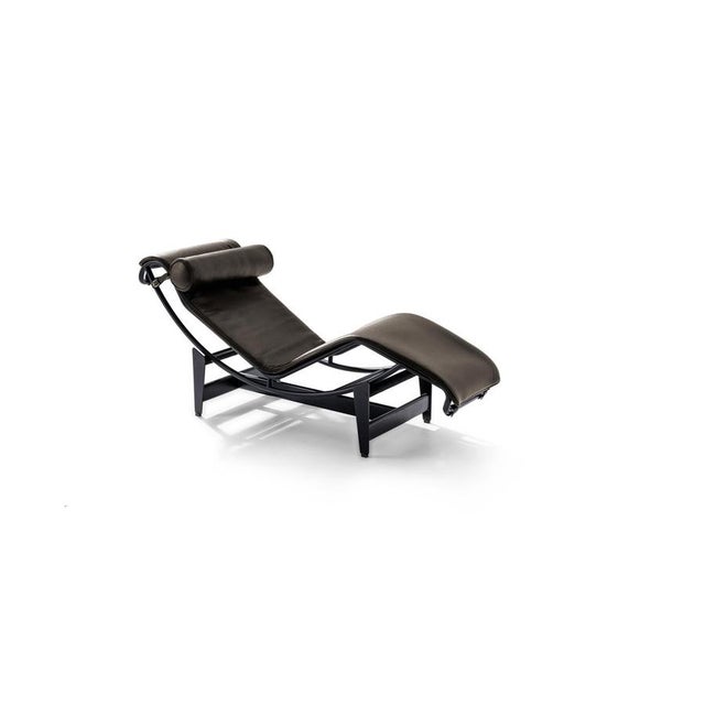 Le corbusier 4 chaise longue à réglage continu, noire, durable for cassina an updated structure, shell and black...