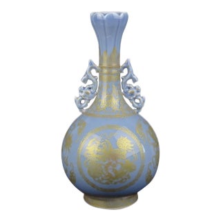 1900s Chinese Porcelain Qing Dynasty Qianlong Marked Celadon Ground Gold Decoration Vase Hand Painted Foo Dog Pattern For Sale