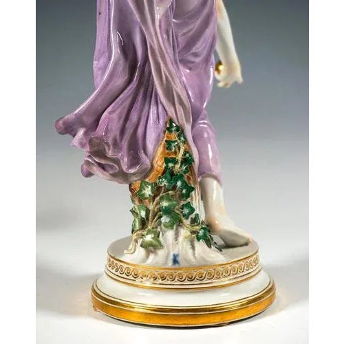 Art Nouveau Young Lady Ball Player Figure attributed to Walter Schott for Meissen, 1940s For Sale - Image 6 of 9