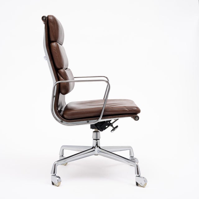 French Period Mid-Century Modern Desk Chair, Leather and Chrome, Circa 1980 For Sale - Image 4 of 9