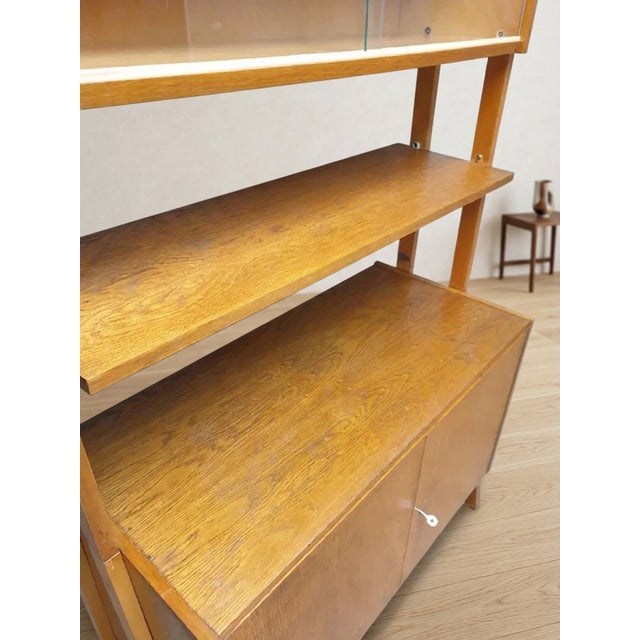 Wood Mid-Century Oak Veneer Wall Shelf Bookcase by František Jirák for Tatra Nábytok, Former Czechoslovakia, 1960s For Sale - Image 7 of 8