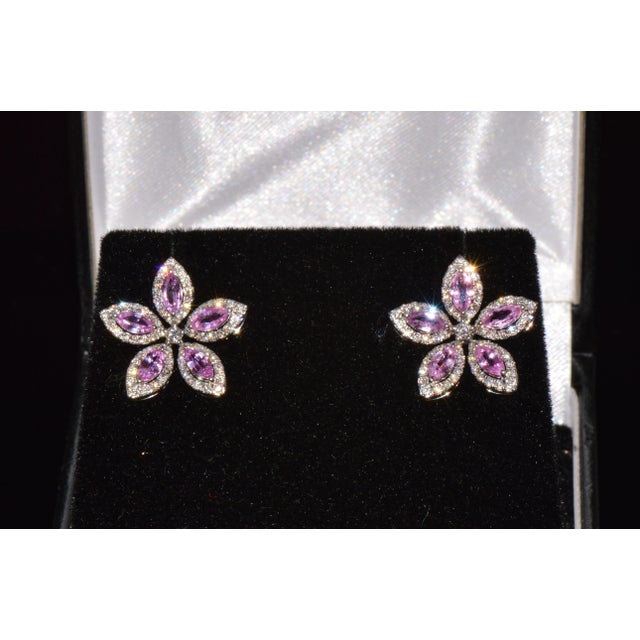 Certified Natural 2.36cts vs F Diamond Pink Sapphire 18k Solid Gold Floral Earrings- 2 Pieces For Sale - Image 12 of 13