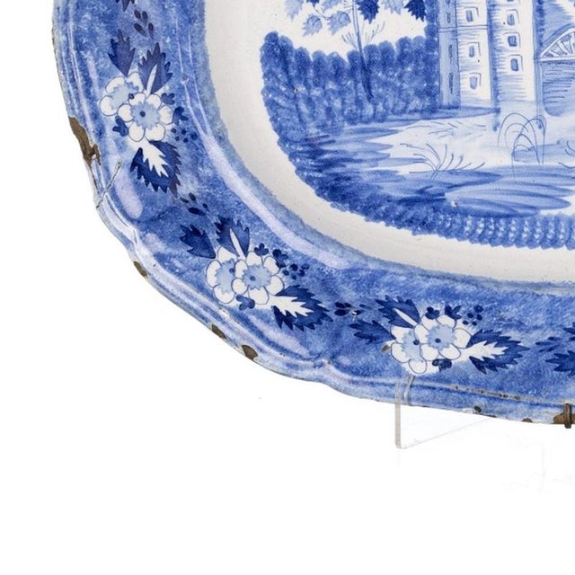 Earthenware Serving Dish from Miragaia, 19th Century For Sale - Image 3 of 6