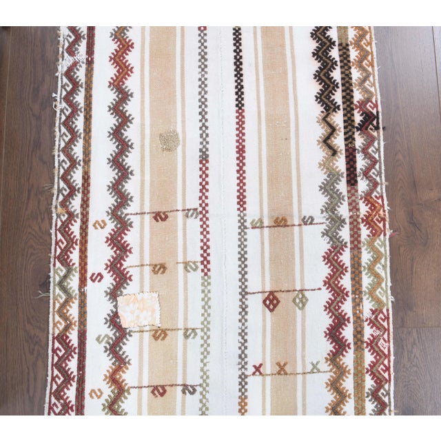 Textile Vintage Turkish Oushak Handmade Wool Cotton White Kilim Runner Rug For Sale - Image 7 of 9
