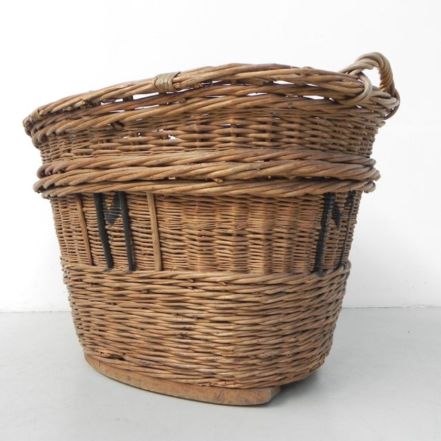 Height: 62 cm. Width: 90 cm. Depth: 63 cm. The basket has been treated by us against woodworm. Origin: Belgium, 1950s....