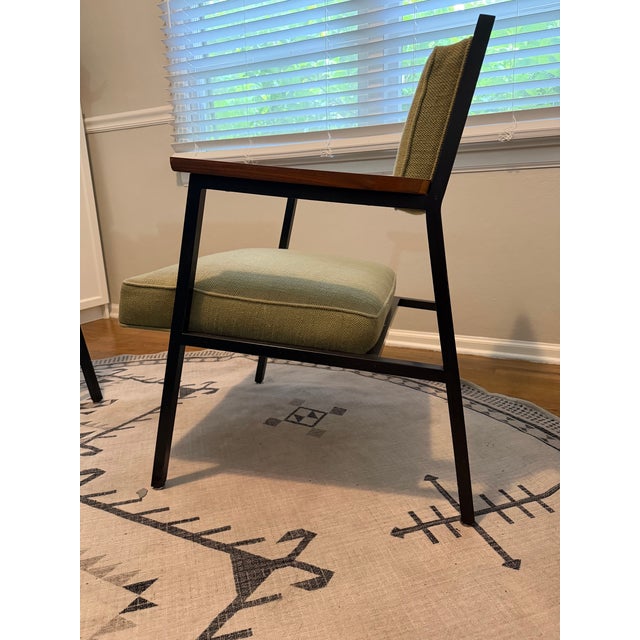 Mid-Century Modern Pair of Steelcase Mid-Century Modern Lounge Armchairs in Original Upholstery For Sale - Image 3 of 11