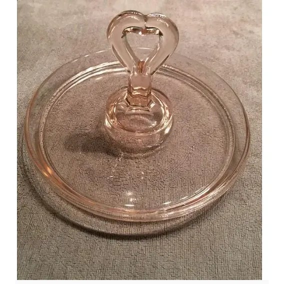 1920s L.E. Smith Pink Depression Glass Trinket Dish With Heart Hand For Sale - Image 4 of 5