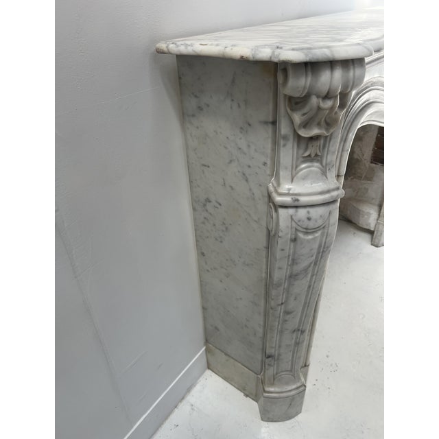 Louis XV Style Fireplace in White Veined Carrara Marble, 1800s For Sale - Image 4 of 15