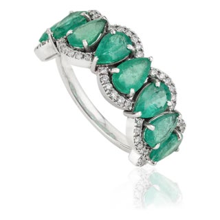 Modern 2.91ct Pear Cut Emerald & Diamond 14k Gold Half Eternity Band Ring Size 5.5 For Sale