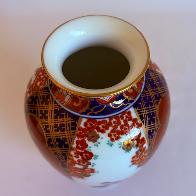 Gold Imari Hand-Painted Japanese Porcelain Vase For Sale - Image 4 of 5
