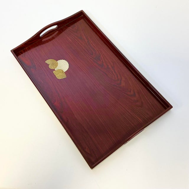 1980s Vintage Hollywood Regency Coastal Faux Rosewood Tray, Brass Shell Overlay Accents. For Sale - Image 12 of 18