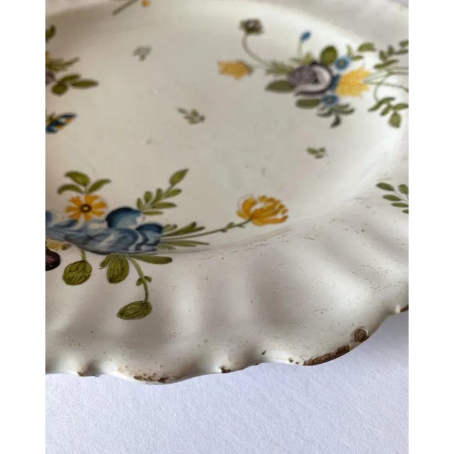 Moustiers Plate in Earthenware, 1700s, in Good conditions. Designed before 1890