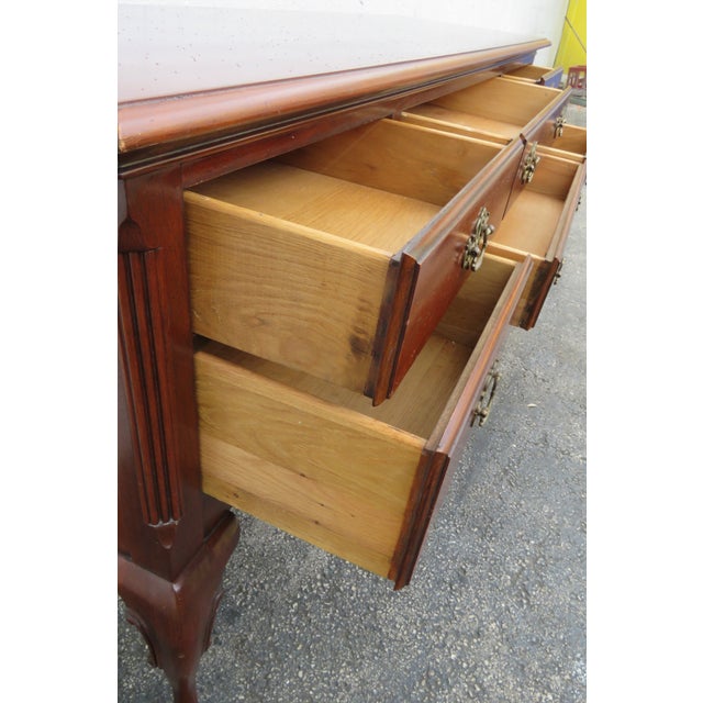Brown Late 20th Century Hickory Queen Anne Mahogany Long Sideboard Buffet Credenza Bathroom Vanity For Sale - Image 8 of 17