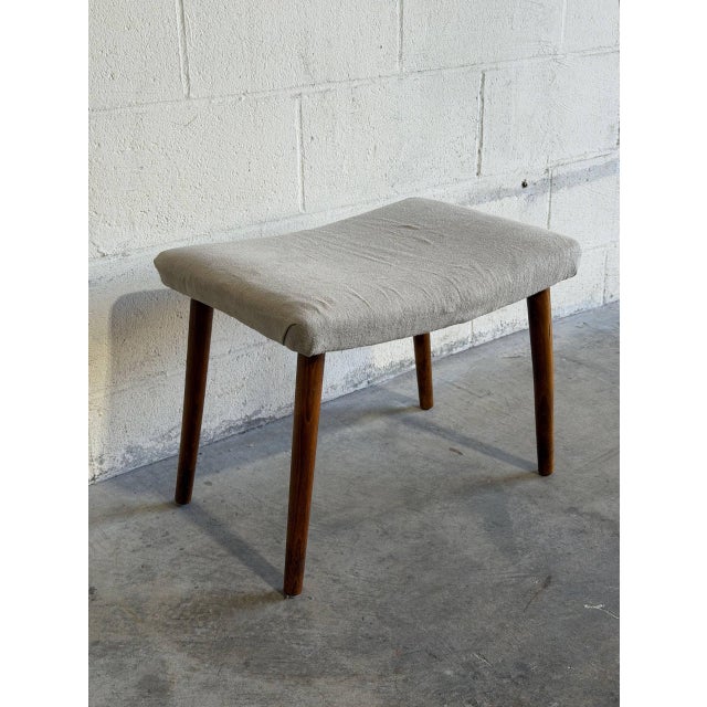 Mid-Century Modern Beige Fabric Ottoman With Walnut Legs Mid-Century Modern 1960s For Sale - Image 3 of 7