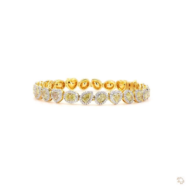 This bracelet from our contemporary estate collection centers on a 1.47-carat diamond in a round brilliant cut for lively,...