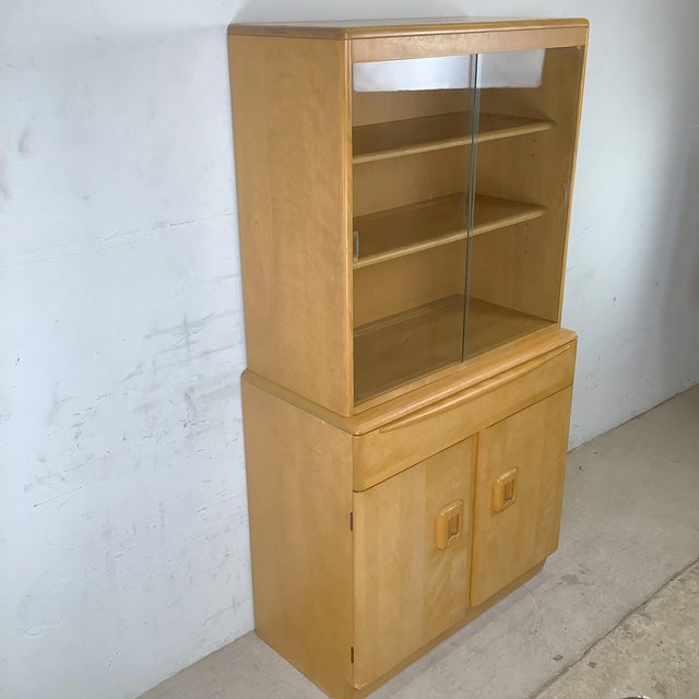 Mid-Century Heywood-Wakefield Wheat Hutch Display Cabinet For Sale In Philadelphia - Image 6 of 16