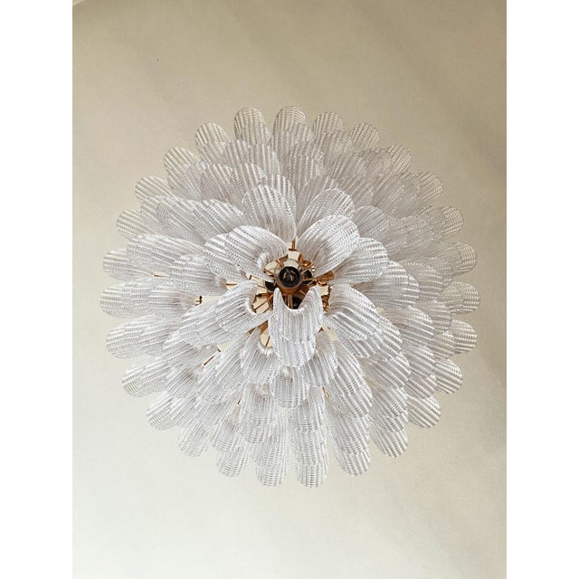 Mid-Century Modern Contemporary Diamanted “Selle-Petali” Murano Glass Chandelier by Simoeng For Sale - Image 3 of 9