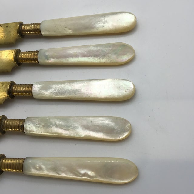Traditional Knife Set European Mop Handle 1940s Stahl Bronce German Fruit Knives Mother of Pearl Handles- Set of 5 For Sale - Image 3 of 6