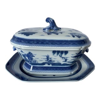 1980s Mottahedeh Canton Octagonal Tureen and Platter For Sale