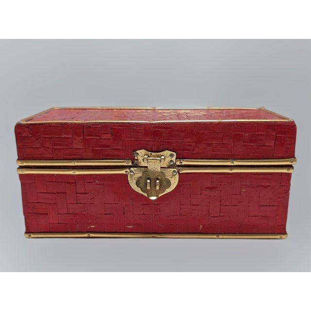 Chinese 1930s Elegant Red Lacquer Woven Bamboo Box For Sale - Image 3 of 10