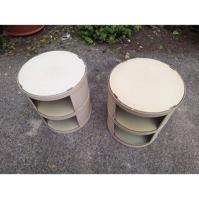 Mid-Century Modern Incubo Tondo Bedside Tables in White Plastic by Rodolfo Bonetto for Artemide, 1980s, Set of 2 For Sale - Image 3 of 5