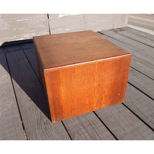 Antique 1920s Quarter Sawn Oak 4-Drawer Desktop File Cabinet For Sale - Image 13 of 17