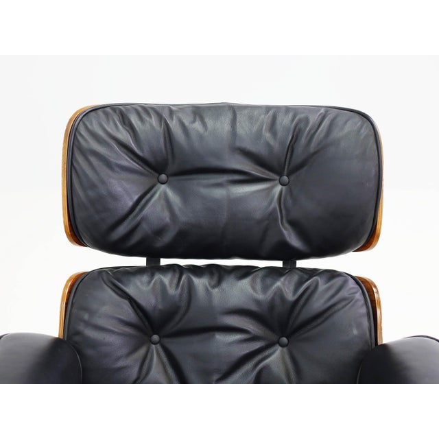 Set of Model 670 Lounge Chair and Ottoman in Rosewood and Black Leather by Charles & Ray Eames for Herman Miller, USA, 1956 For Sale - Image 16 of 17
