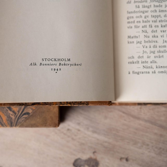 Brown Antique Swedish Leather Bound Books, Set of 4 - Locke, Karlfeldt & Engström For Sale - Image 8 of 10
