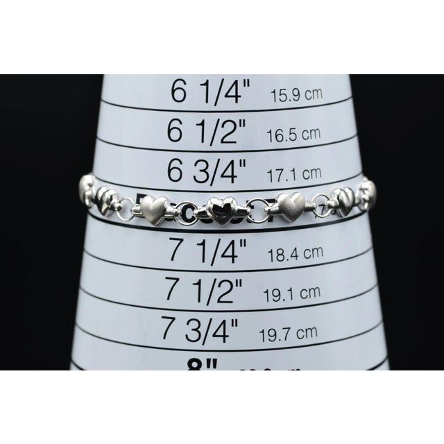 Contemporary The Rovenna: Ladies Simple 14K Gold Heart Chain Bracelet For Sale - Image 3 of 4