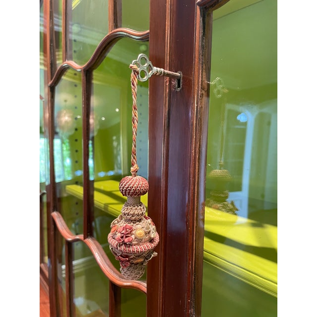 Early 20th Century Georgian Revival Style Breakfront China Cabinet For Sale - Image 4 of 4
