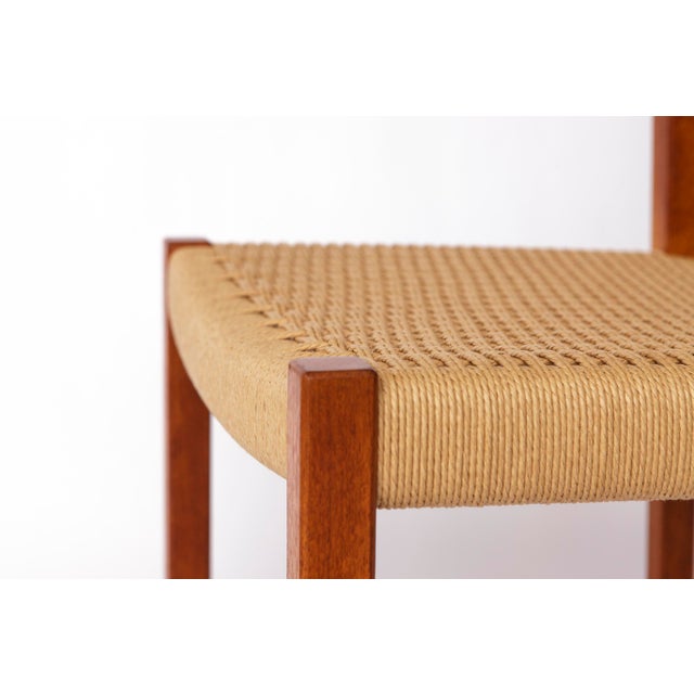 Mid-Century Danish Model 404 Teak Dining Chair by Niels Otto (N. O.) Møller for J.L. Møllers, 1970 For Sale - Image 4 of 10