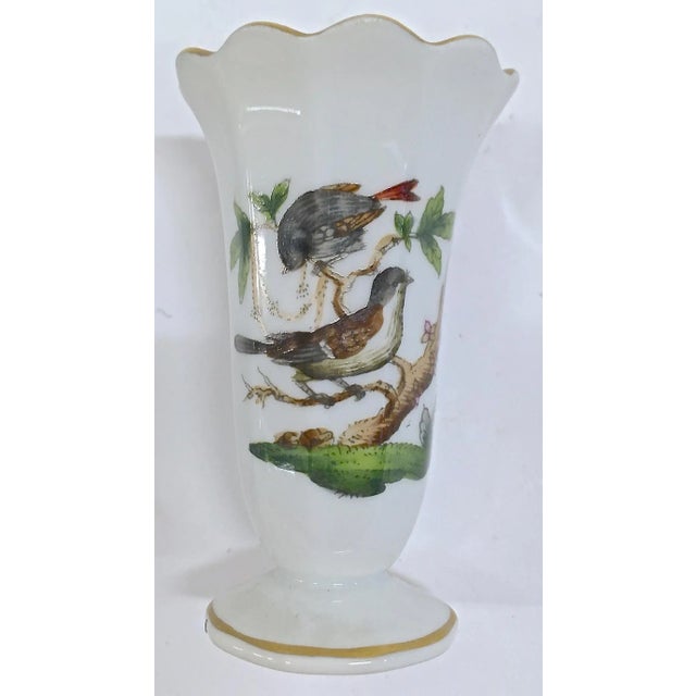 Early 20th Century Vintage Herend Wild Bird/Butterfly Bud Vases, Pr For Sale - Image 5 of 9