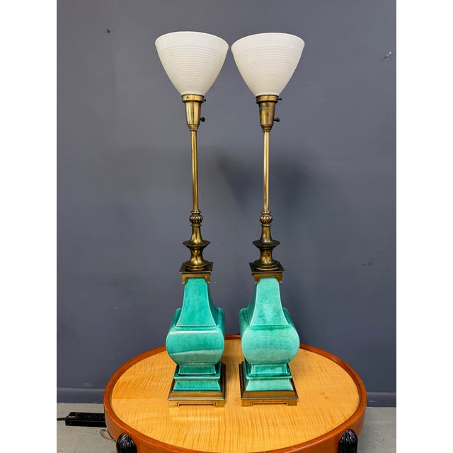 Mid-Century Modern 1950s Pair of Ceramic and Brass Table Lamps by Edwin Cole for Stiffel Mid Century For Sale - Image 3 of 17