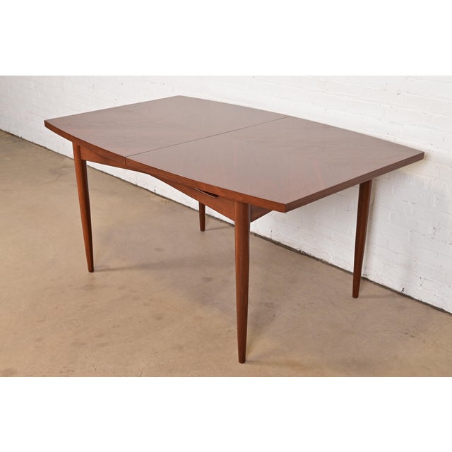 Brown Gio Ponti Style Mid-Century Modern Walnut Boat-Shaped Extension Dining Table, Newly Refinished For Sale - Image 8 of 11