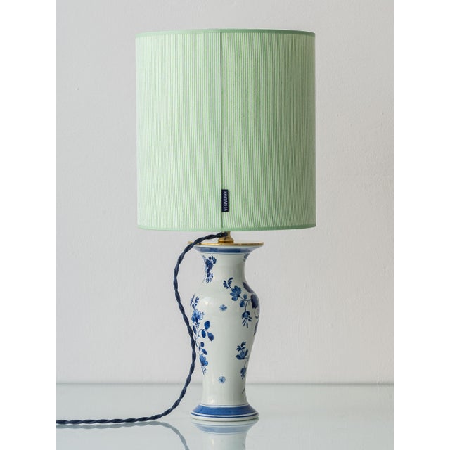 Royal Delft Blue, White, and Green Chinoiserie Bird Table Lamp, 1979 For Sale - Image 11 of 17