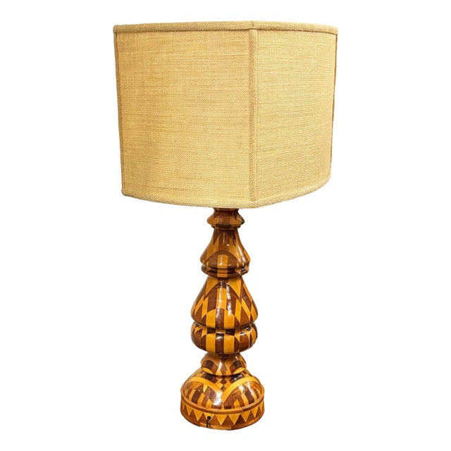 1960s Mid-Century Modern Hand Turned Segmented Marquetry Inlay Mosaic Table Lamp W/ Shade For Sale