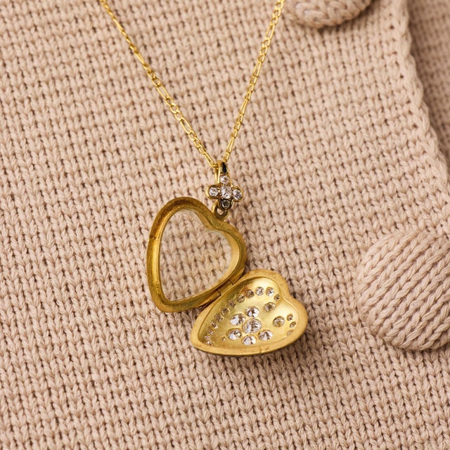 1900 - 1909 1900-1909 Victorian Old Mine Cut Diamond 18k Yellow Gold Enamel Heart Locket Pendant For Sale - Image 5 of 6
