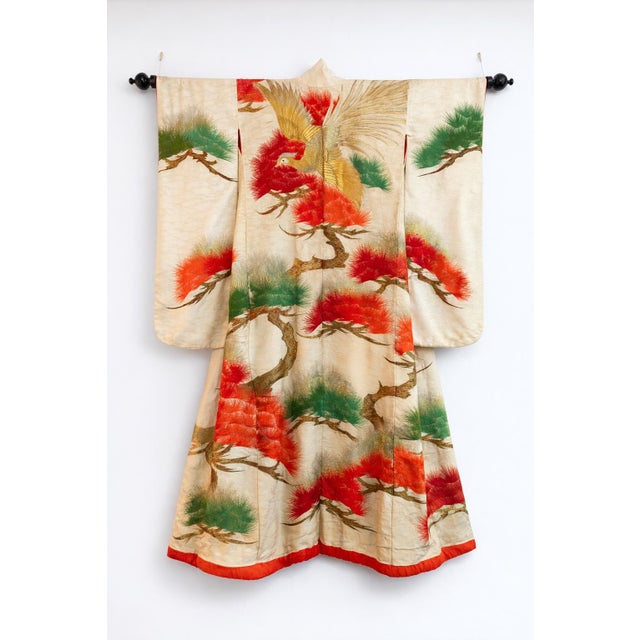 Ivory Antique Japanese Ceremonial Uchikake Kimono With Hand-Embroidered Crane, c.1900–1930 For Sale - Image 8 of 8