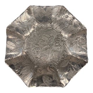Vintage Wendell August Forge Hand-Hammered Aluminum Magnolia Serving Bowl – Grove City, Pa For Sale