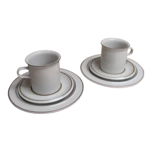 1970s Arabia "Fennica" Pattern China Light Brown Glazed Mugs, Saucers & Plates, 6 Pieces