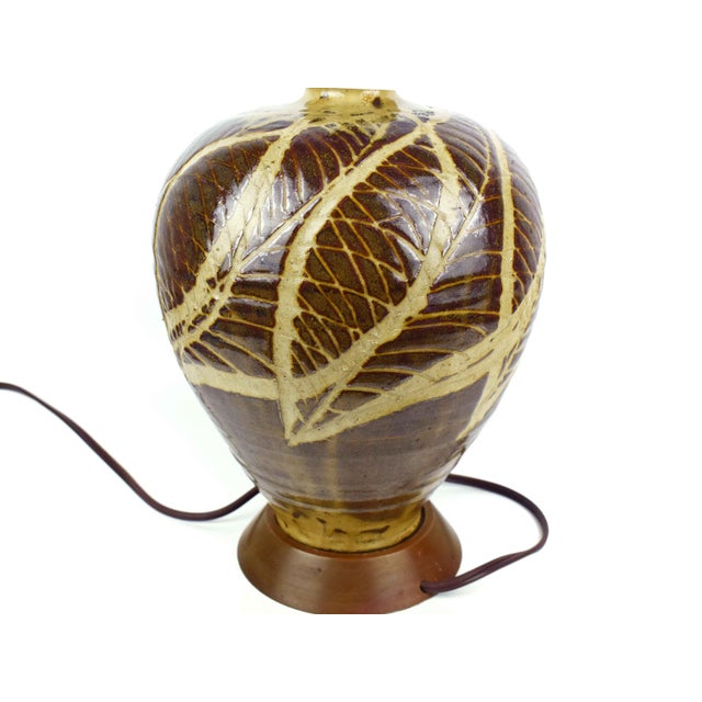 Mid 20th Century Mid Century Modern Studio Pottery Leaf Sgraffito Table Lamp With Wooden Base For Sale - Image 4 of 11