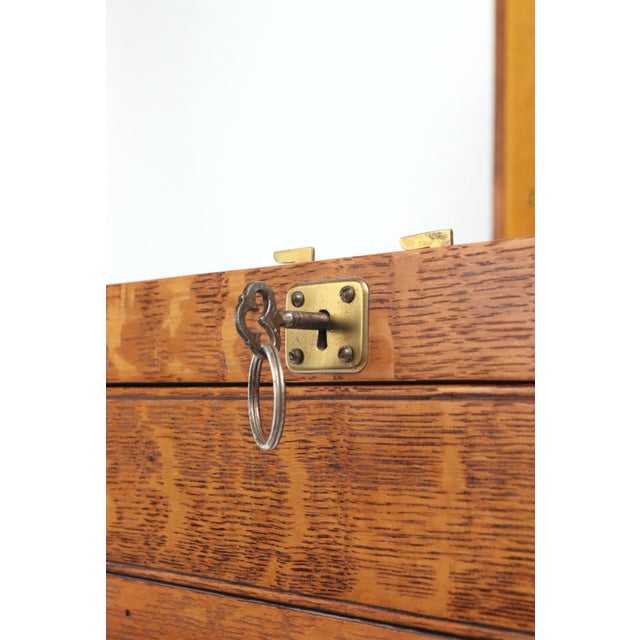 Brown Antique Quarter Sawn Oak Presentation Chest With Key For Sale - Image 8 of 12