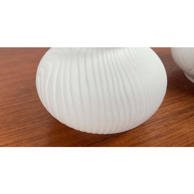 Vintage German White Porcelain Op Art Vases from Hutschenreuther, 1970s, Set of 2 For Sale - Image 4 of 15