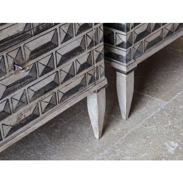 Neoclassical French Bedside Tables with Pattern in a Cream and Grey Patina, Set of 2 For Sale - Image 6 of 15