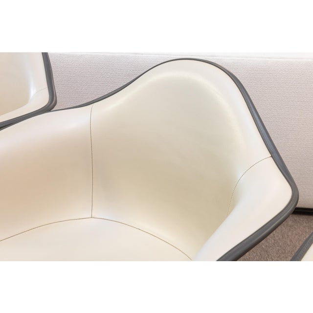 Charles & Ray Eames Herman Miller Tandem 4 Seat Fiberglass Shell Chair Bench For Sale In Detroit - Image 6 of 8