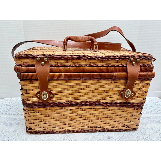Charming vintage classic Americana style wood wicker picnic or concert basket. Spacious interior for good, utensils, wine...