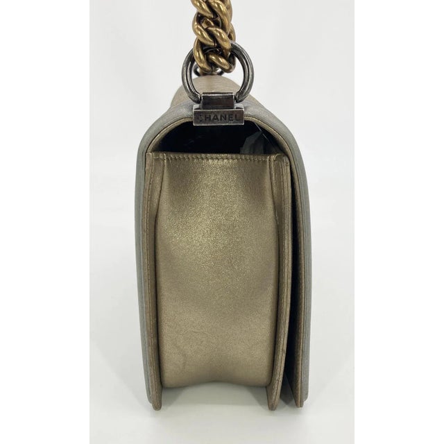 Gold Chanel Gold Silver Leather Medium Boy Bag Classic Flap For Sale - Image 8 of 12